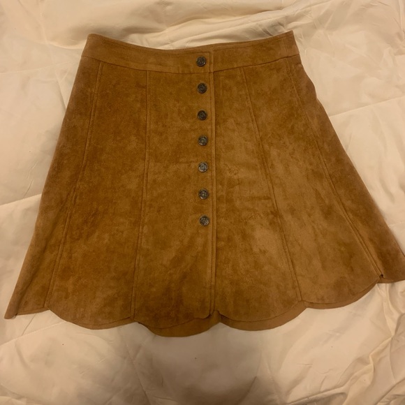 Dolce Vita Suede scalloped skirt *perfect for fall - Picture 2 of 4